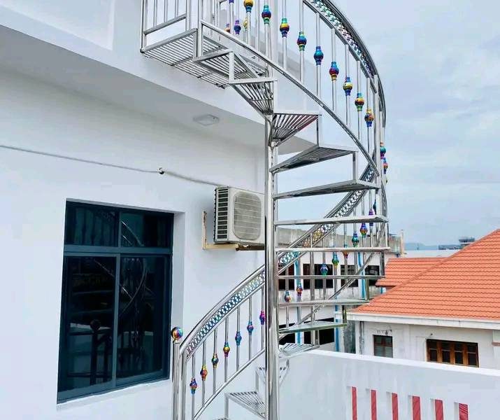কাজকে অনেক সম্মান করি কোন কাজকে ছোট মনে করি না thai aluminum mistri saidpur